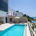 빌라 Extravagant 5 Bedrooms Chazaret Frontline Location 오미스