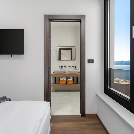 فيلة Extravagant 5 Bedrooms Chazaret Frontline Location Spectacular Sea Views Pool Table Sauna أوميس