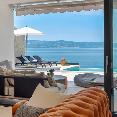 Extravagant 5 Bedrooms Chazaret Frontline Location Spectacular Sea Views Pool Table Sauna فيلة أوميس