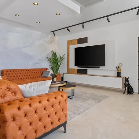 فيلة Extravagant 5 Bedrooms Chazaret Frontline Location Spectacular Sea Views Pool Table Sauna *
