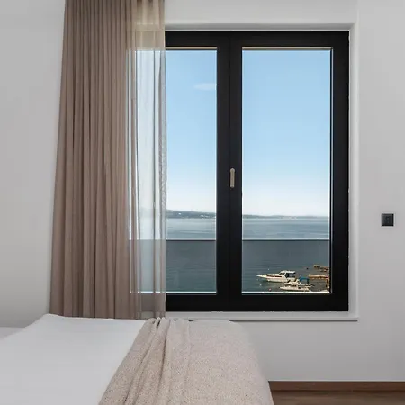 Extravagant 5 Bedrooms Chazaret Frontline Location Spectacular Sea Views Pool Table Sauna فيلة