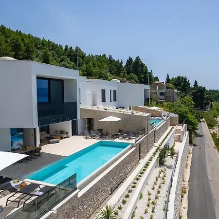 Extravagant 5 Bedrooms Chazaret Frontline Location Spectacular Sea Views Pool Table Sauna فيلة أوميس