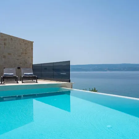 Extravagant 5 Bedrooms Chazaret Frontline Location Spectacular Sea Views Pool Table Sauna * أوميس