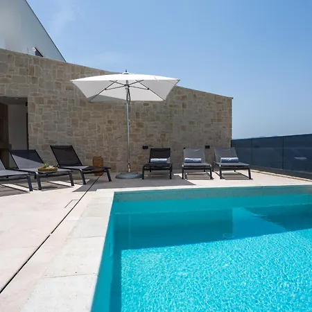 Extravagant 5 Bedrooms Chazaret Frontline Location Spectacular Sea Views Pool Table Sauna فيلة أوميس