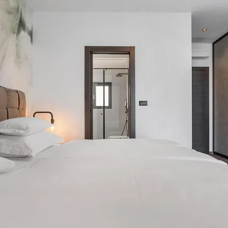 빌라 Extravagant 5 Bedrooms Chazaret Frontline Location 오미스