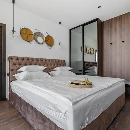 Extravagant 5 Bedrooms Chazaret Frontline Location ヴィラ